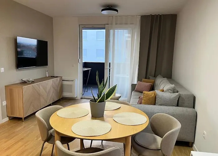 By Mare Free Garage Parking *