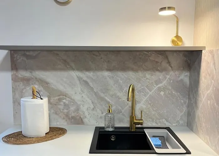 By Mare Free Garage Parking *