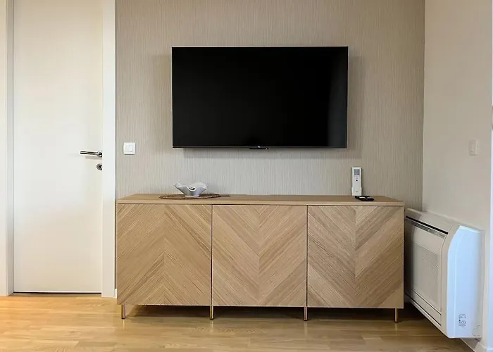 By Mare Free Garage Parking *